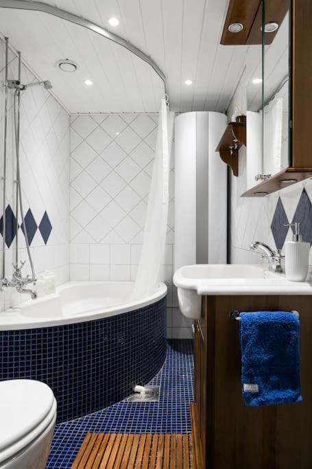 Appartement Upea Remontoitu Huoneisto Naantalin Sydaemessae Extérieur photo