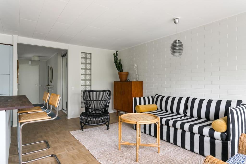 Appartement Upea Remontoitu Huoneisto Naantalin Sydaemessae Extérieur photo