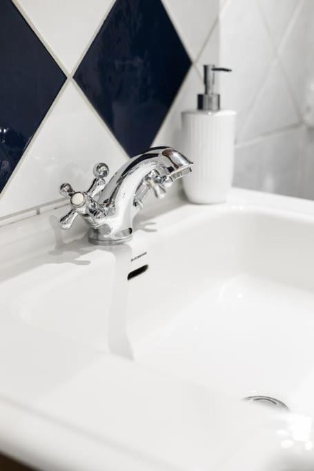Appartement Upea Remontoitu Huoneisto Naantalin Sydaemessae Extérieur photo
