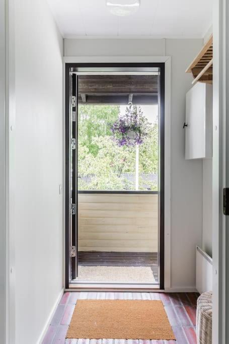Appartement Upea Remontoitu Huoneisto Naantalin Sydaemessae Extérieur photo