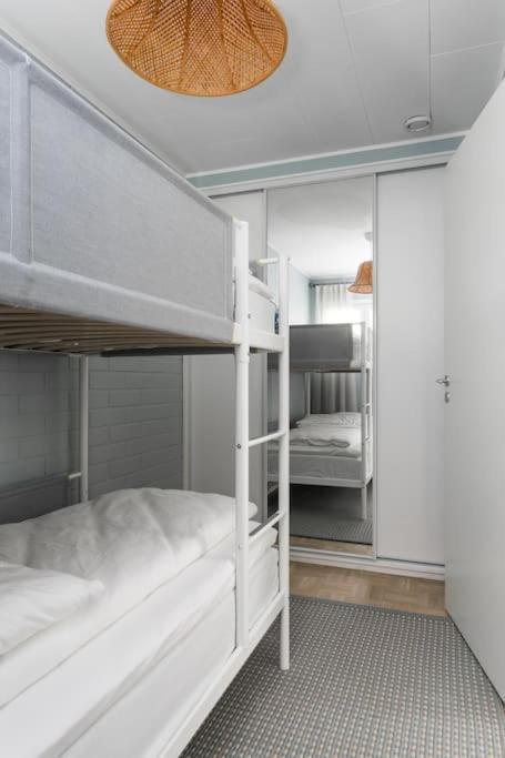 Appartement Upea Remontoitu Huoneisto Naantalin Sydaemessae Extérieur photo
